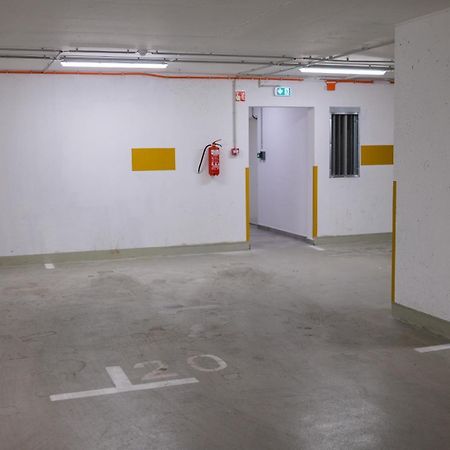 Cityscape Apartment ~ Ac/Indoor Parking/Balcony Budapest Extérieur photo